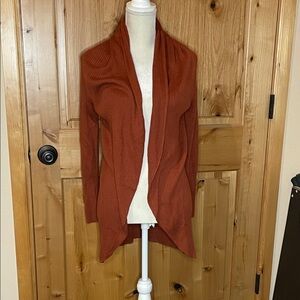 Leith Rust Open-Front Ribbed Draped Cardigan